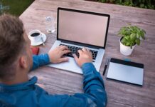 W czym się pisze strony?